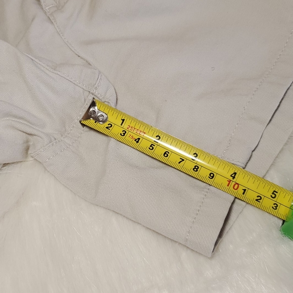 Tommy Hilfiger cream shorts. Size 8 - Picture 3 of 5